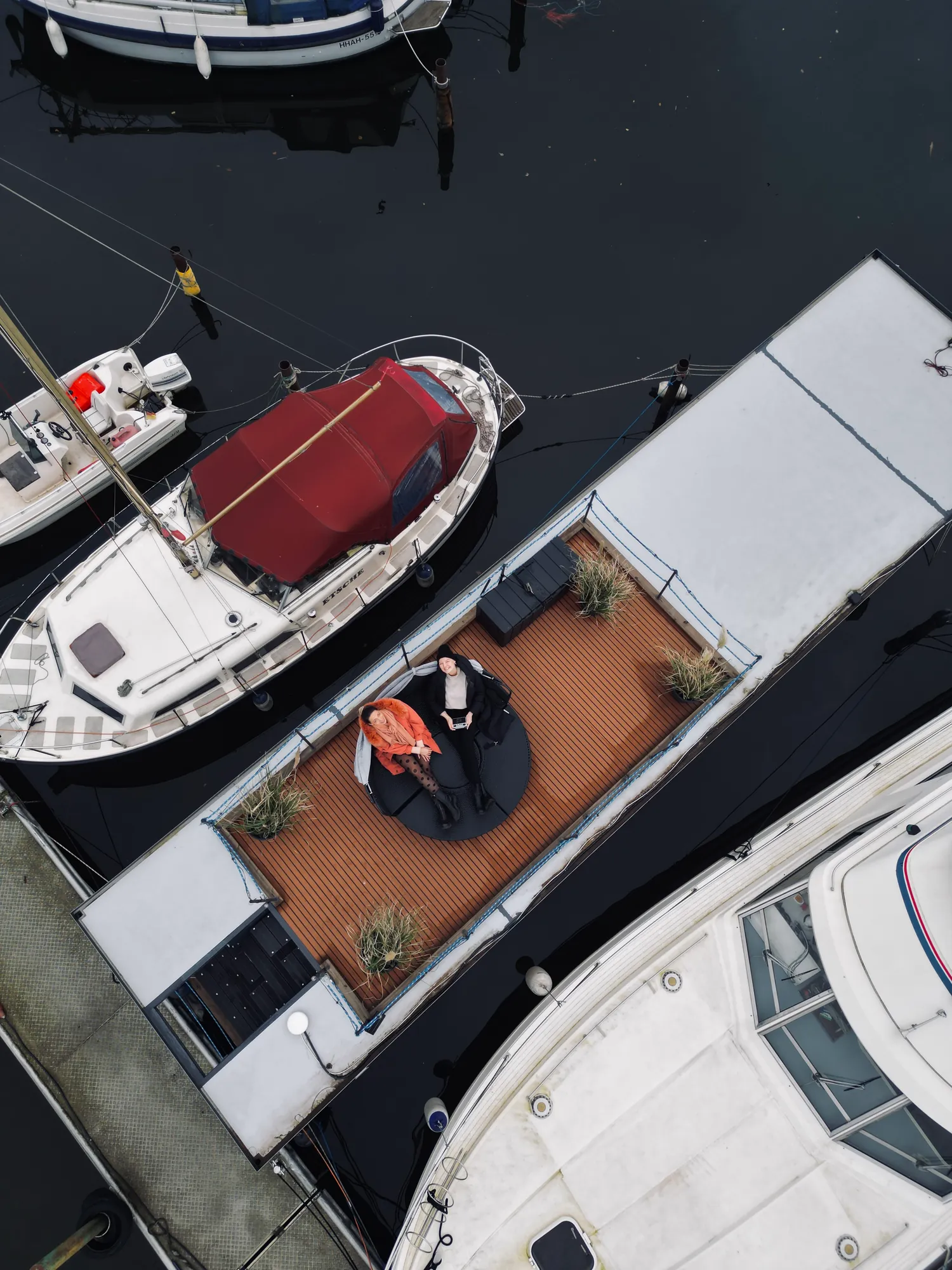 Luftaufnahme des AHOY Masal an seinem Liegeplatz in der Travemarina Lübeck